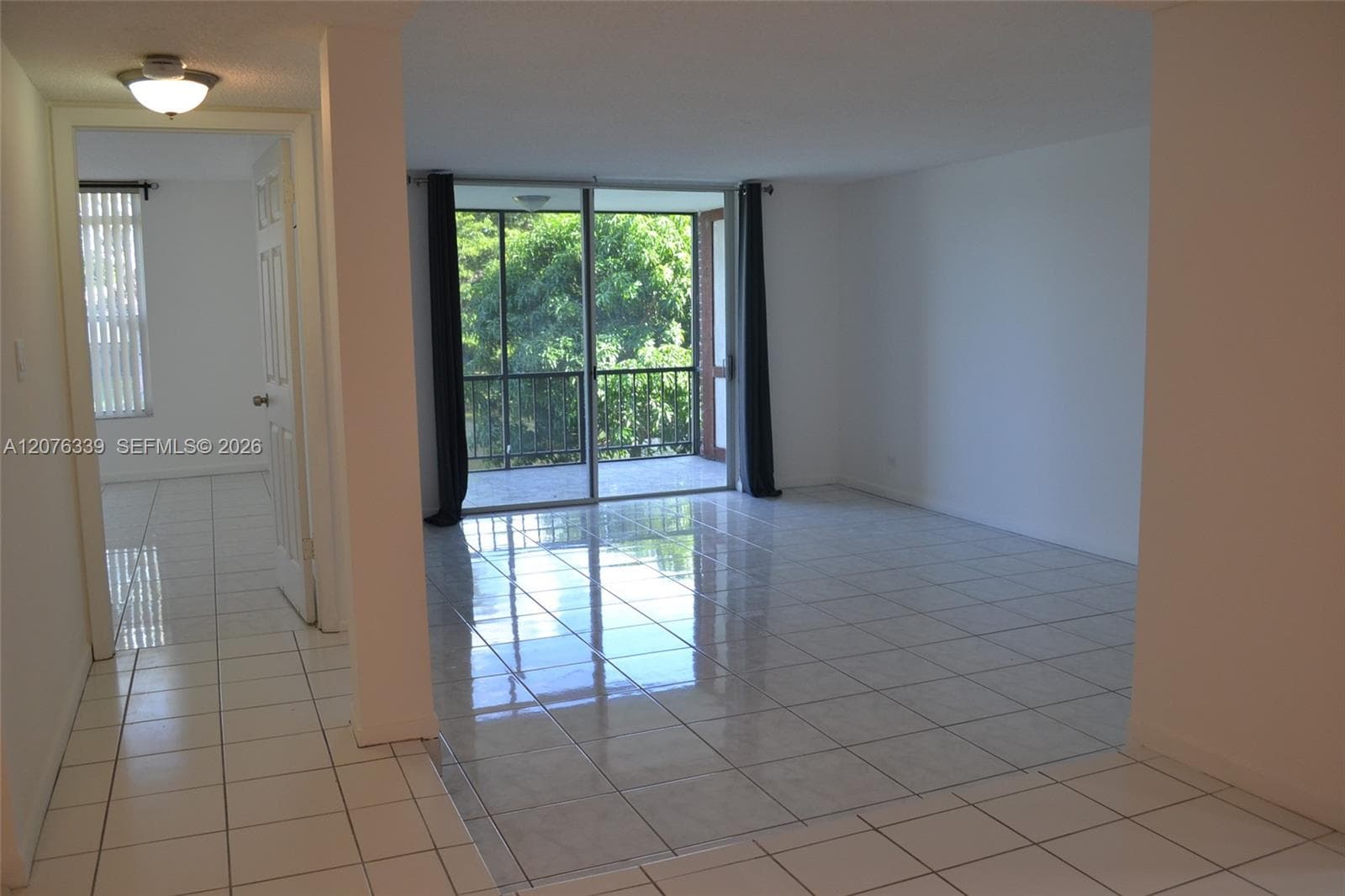 3670 Inverrary Dr # 2D, Lauderhill, FL 33319 photo 2