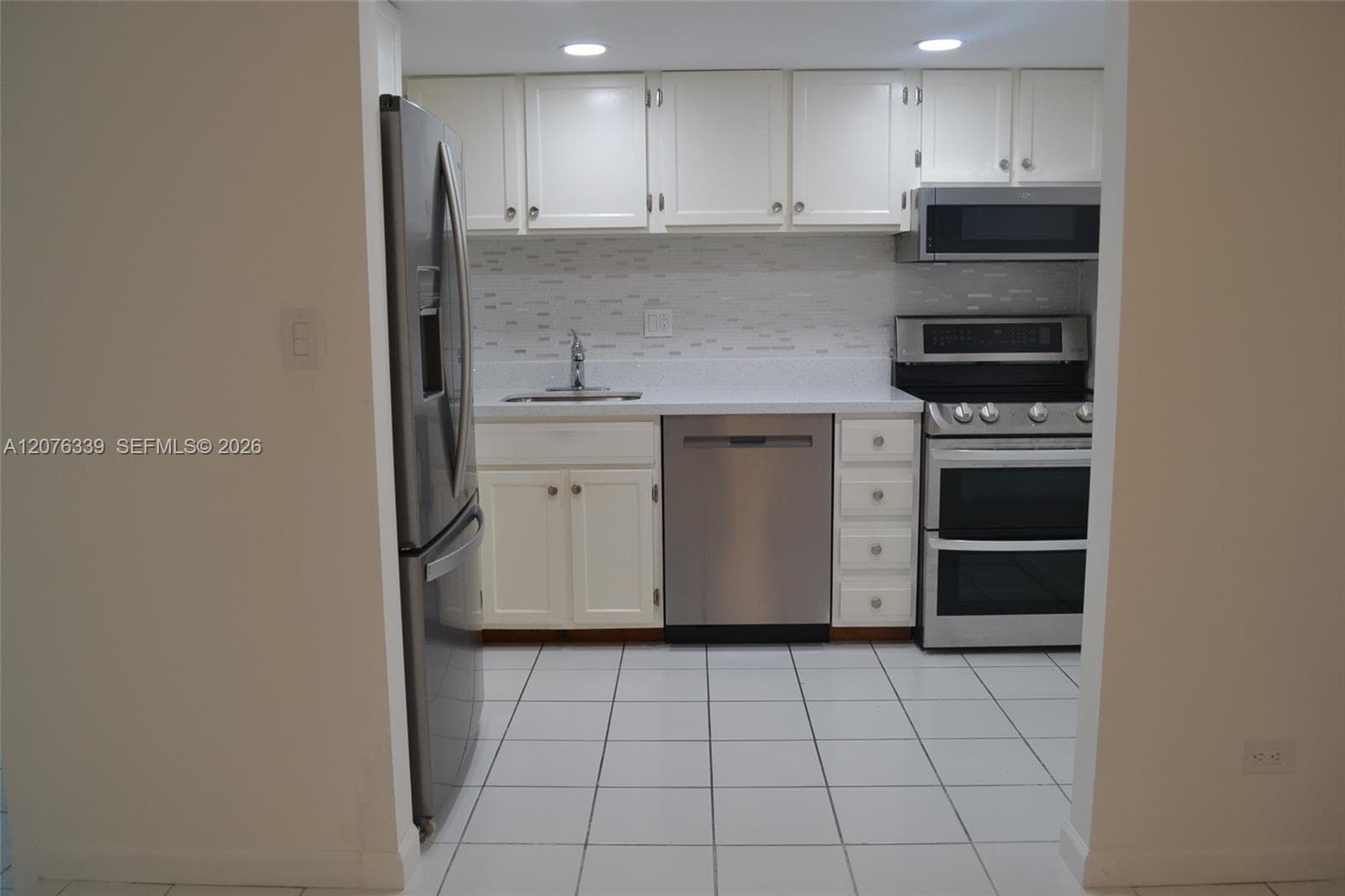 3670 Inverrary Dr # 2D, Lauderhill, FL 33319 photo 5