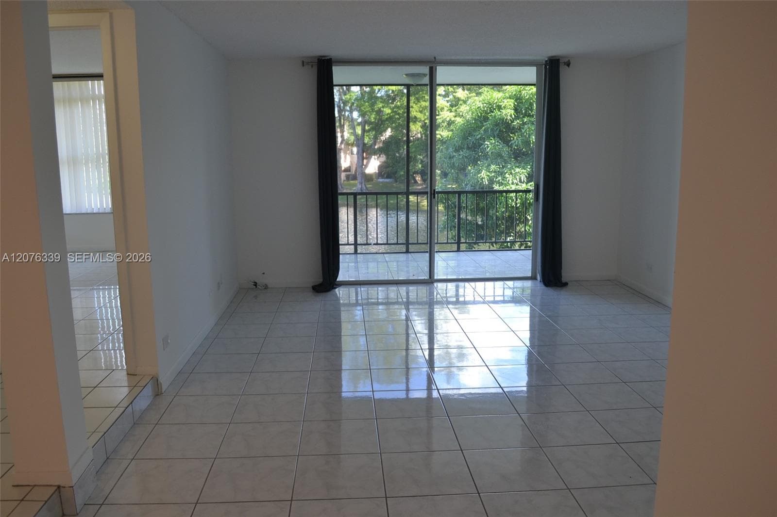3670 Inverrary Dr # 2D, Lauderhill, FL 33319 photo 4