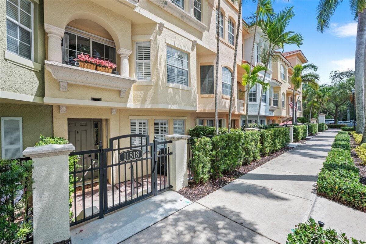 11818 Valencia Gardens Avenue, Palm Beach Gardens, FL 33410 photo 2