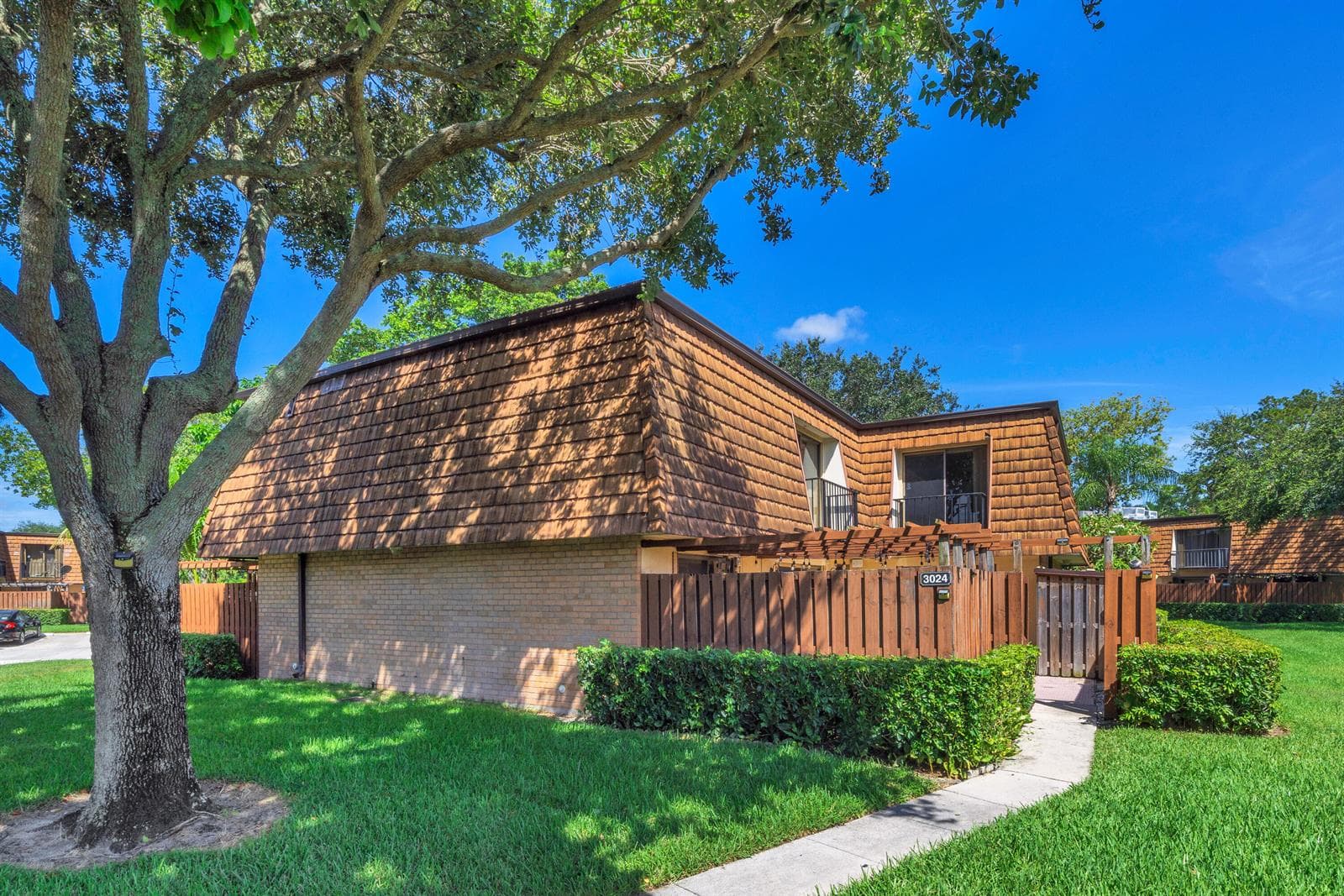 3024 30TH Lane, FL 33463 photo 4