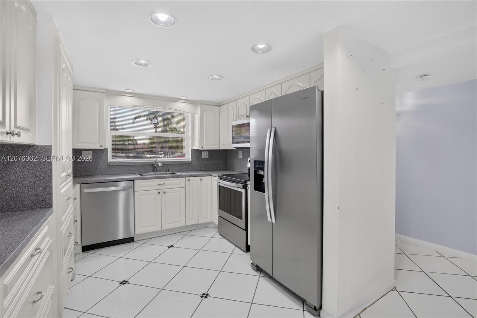 9721 Sunrise Lakes Blvd # 102, Sunrise, FL 33322 photo 2