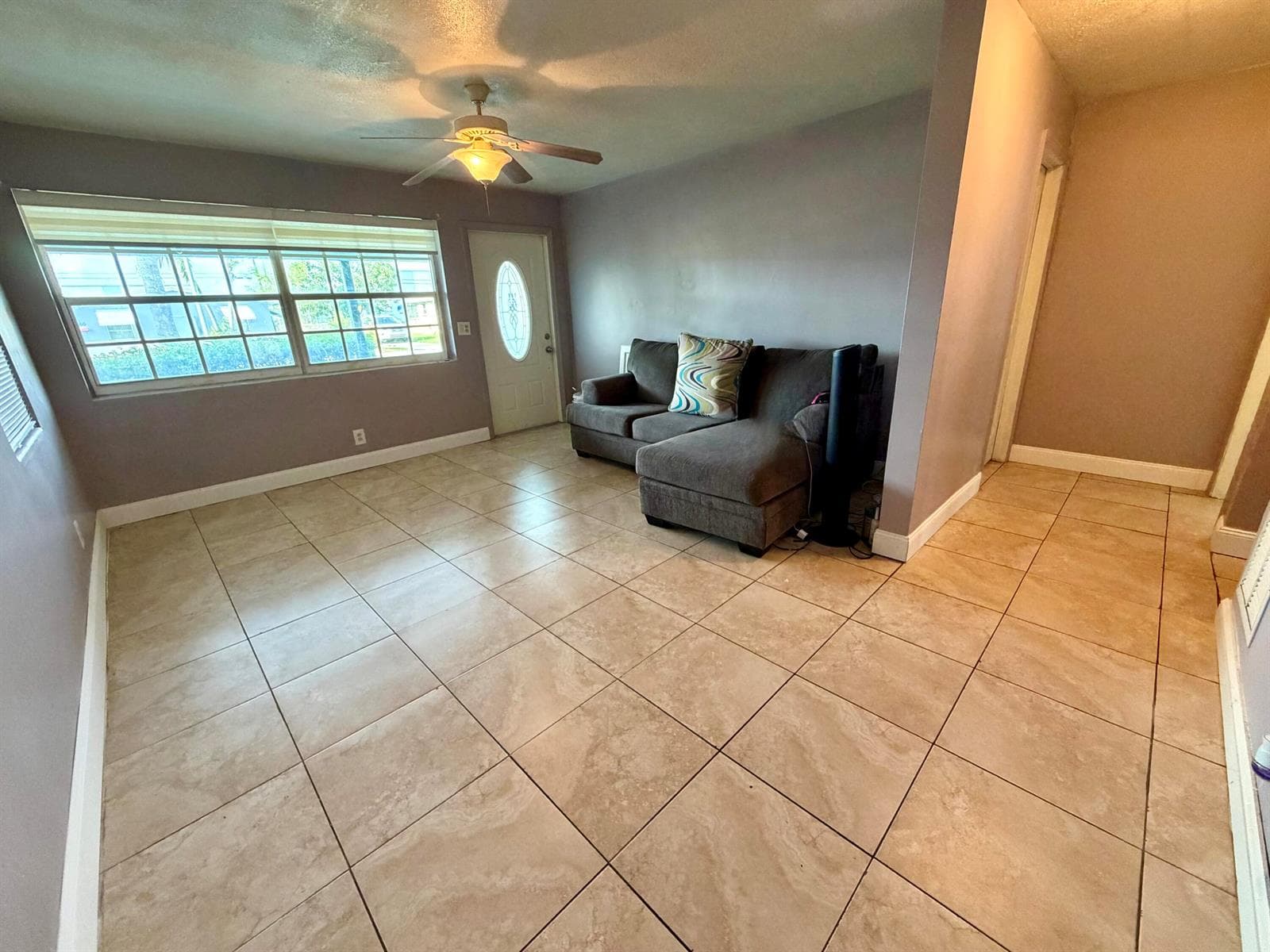 1061 W 4TH Street, Riviera Beach, FL 33404 photo 2