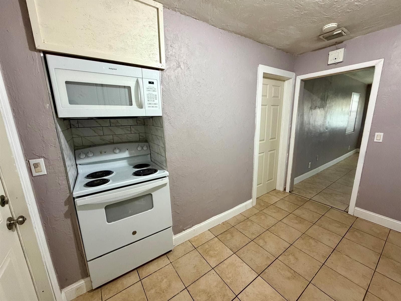 1061 W 4TH Street, Riviera Beach, FL 33404 photo 4