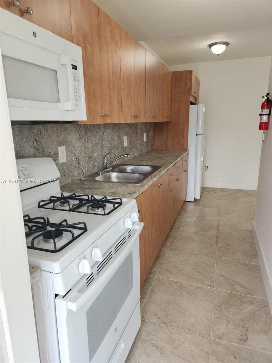1085 SW 37th Ave # 12, Miami, FL 33135 photo 3