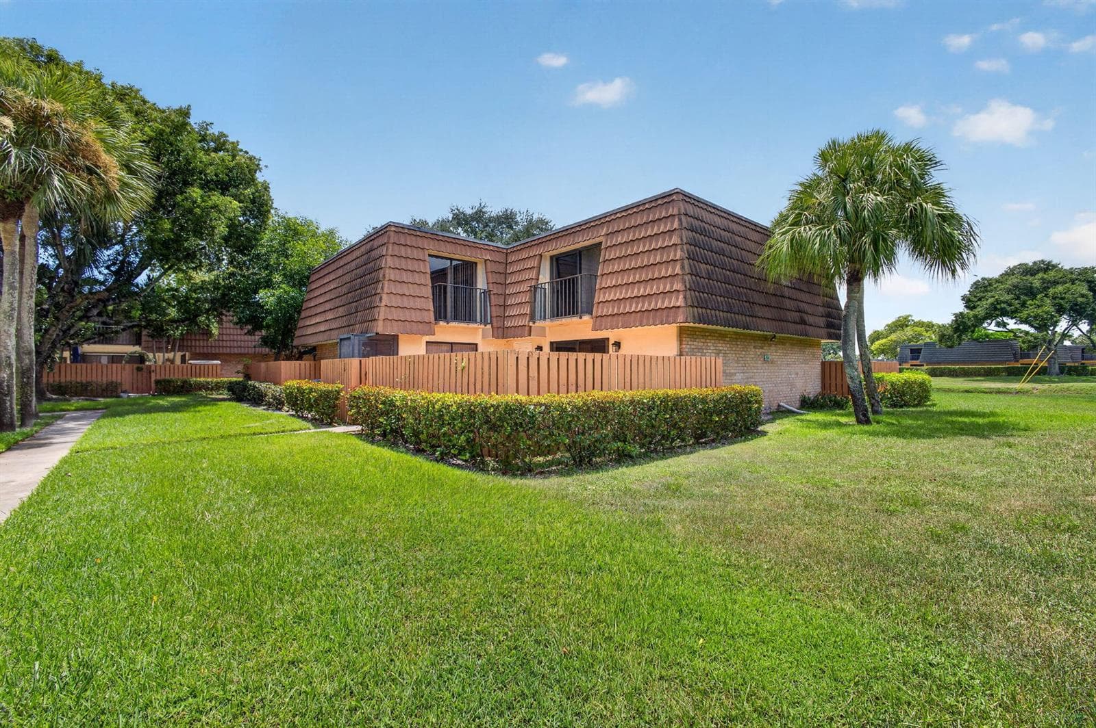 185 Charter Way, West Palm Beach, FL 33407 photo 2