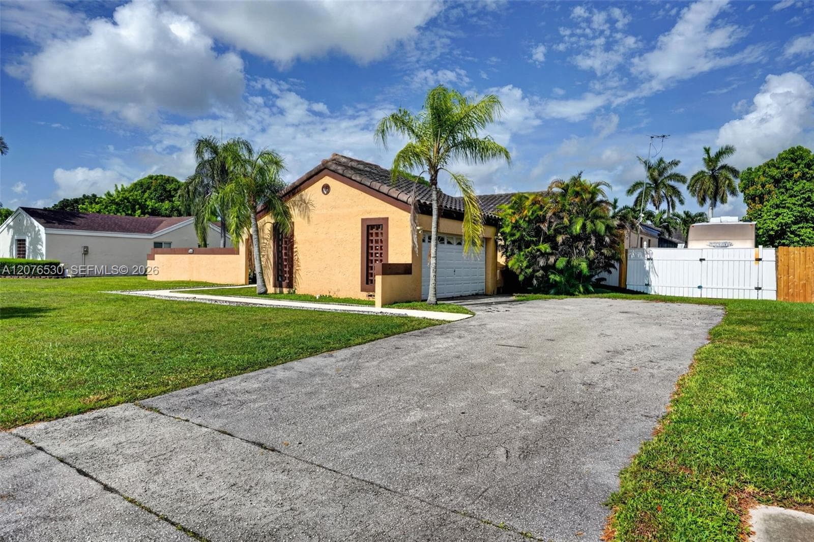 15660 SW 152nd Pl, Miami, FL 33187 photo 2