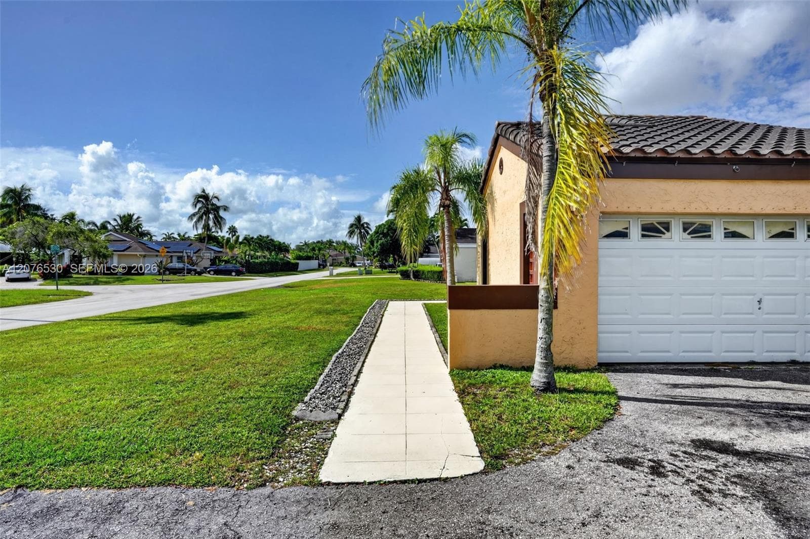 15660 SW 152nd Pl, Miami, FL 33187 photo 4