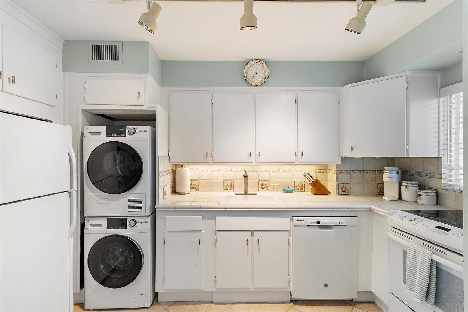33 S Ocean Avenue # 206, Palm Beach Shores, FL 33404 photo 3