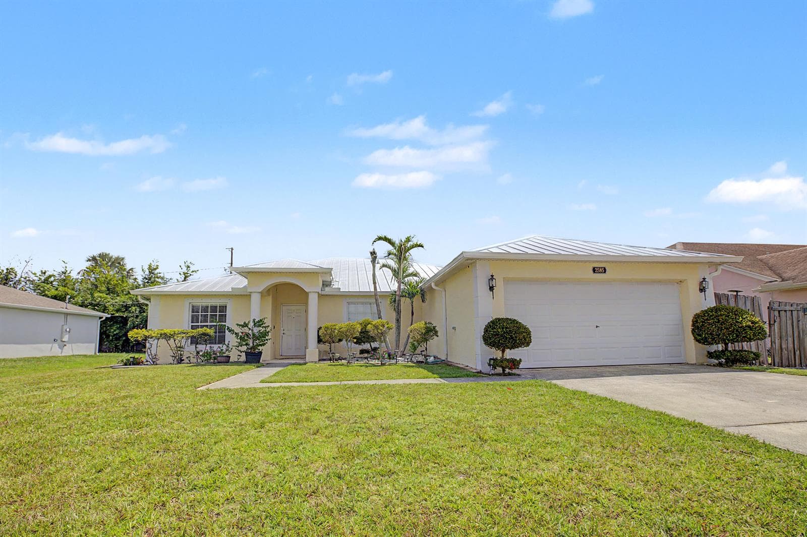 2585 SE LAKEWOOD Street, Port St. Lucie, FL 34952