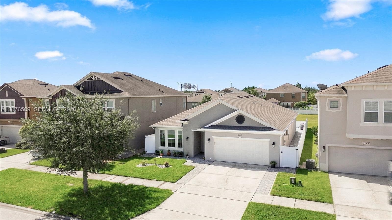 2050 Beacon Landing Circle, Orlando, FL 32824 photo 2