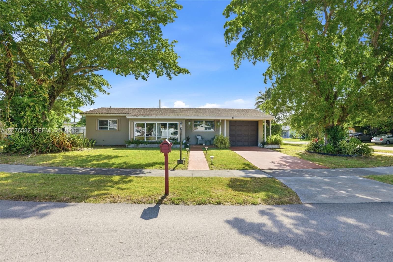 20510 Jacaranda Rd, Cutler Bay, FL 33189 photo 2