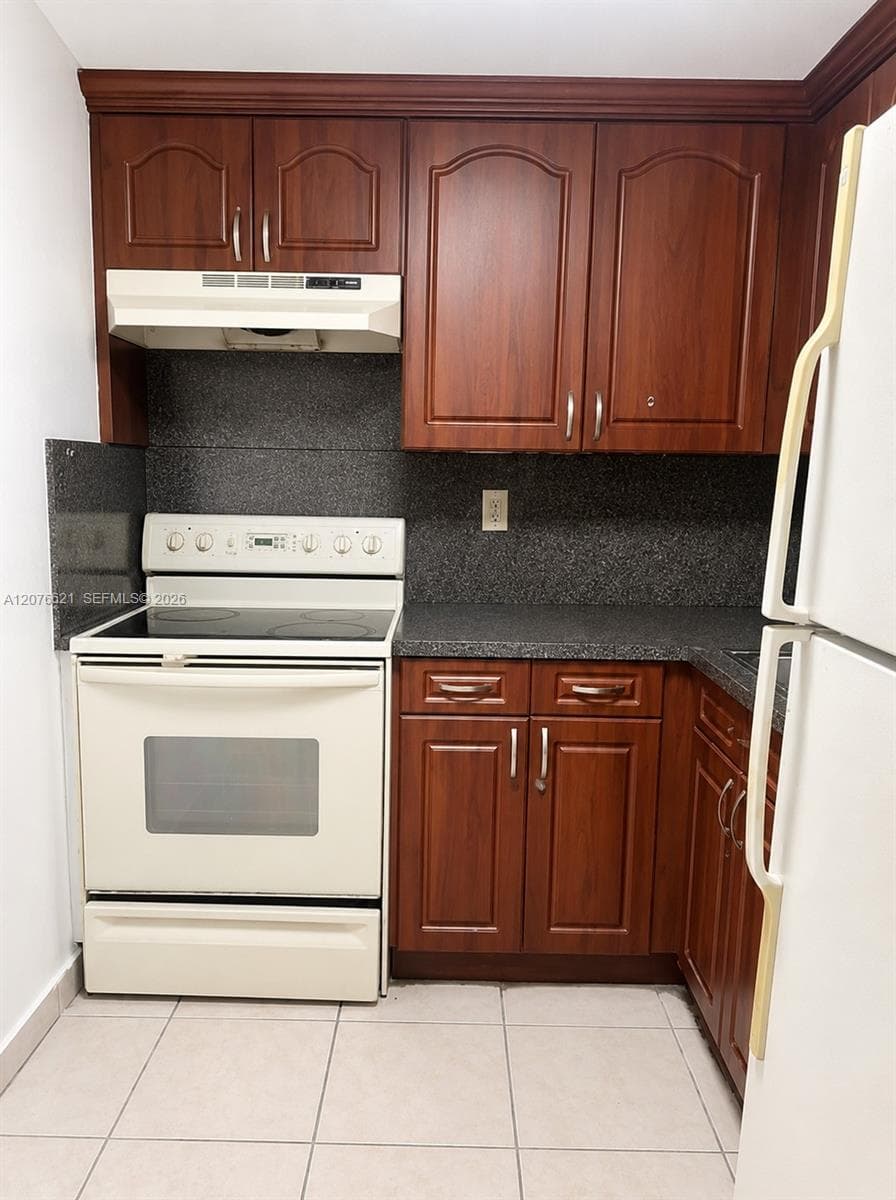 666 W 81st St # 103, Hialeah, FL 33014 photo 2