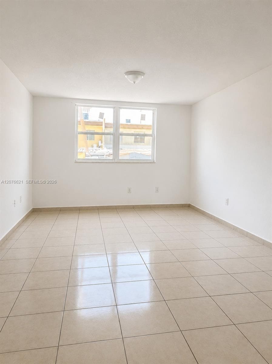 666 W 81st St # 103, Hialeah, FL 33014