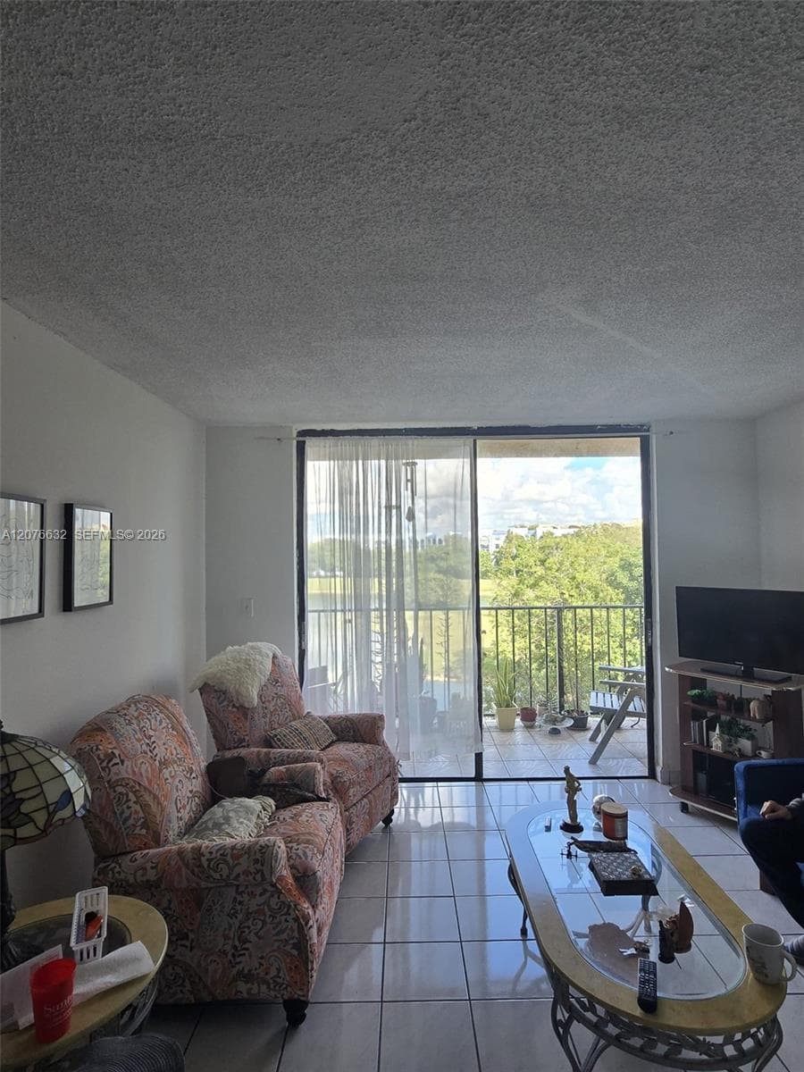 9688 Fontainebleau Blvd # 409, Miami, FL 33172 photo 5
