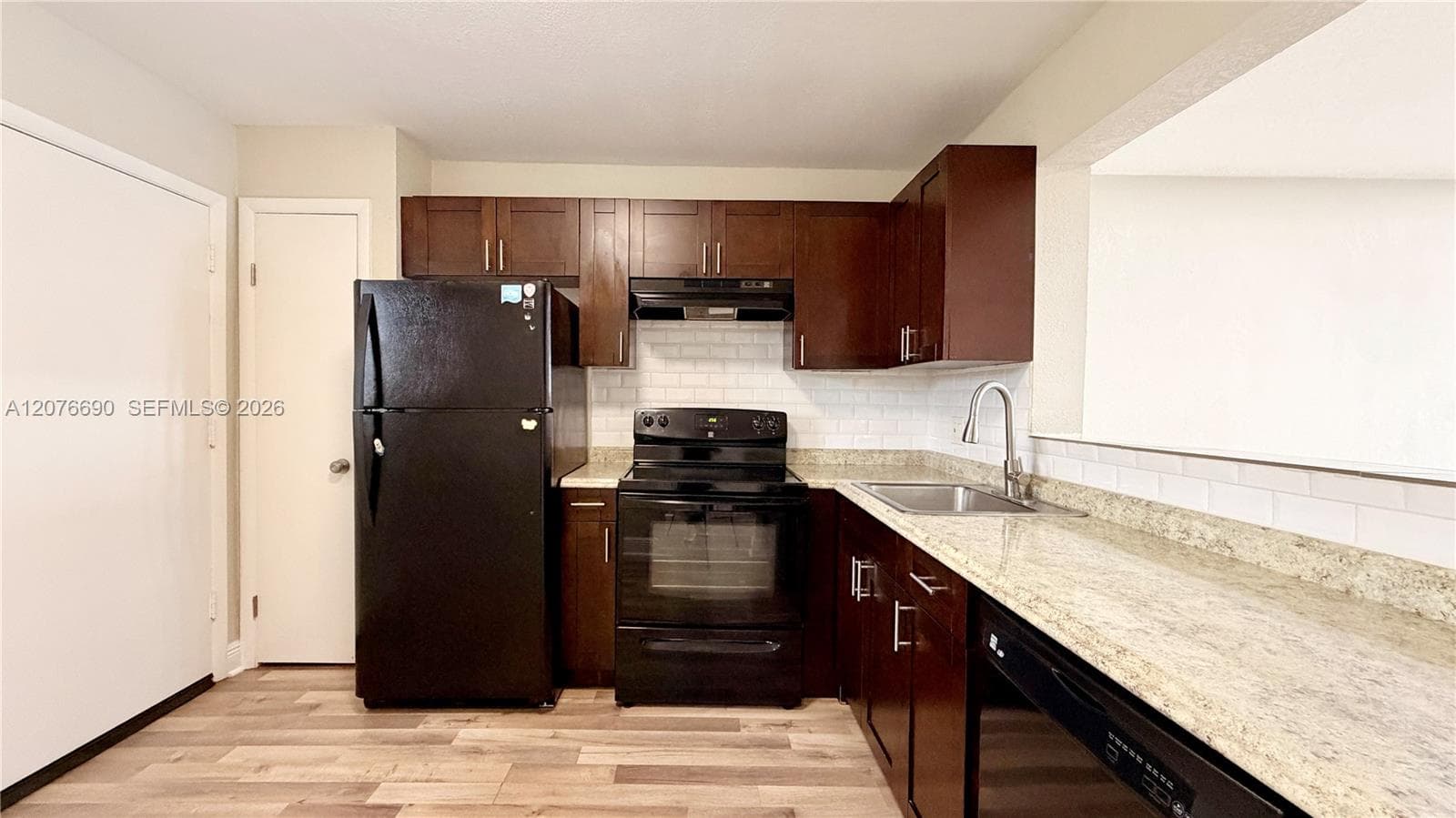 879 NE 195th St # 425, Miami, FL 33179 photo 3