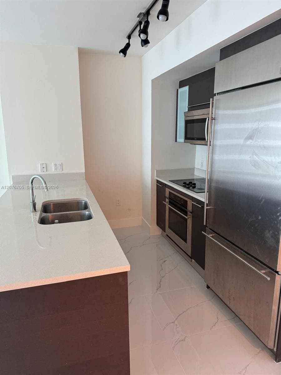 500 Brickell Ave # 3210, Miami, FL 33131 photo 5