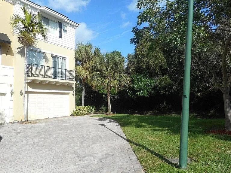 520 NW 39TH Circle, Boca Raton, FL 33431 photo 2