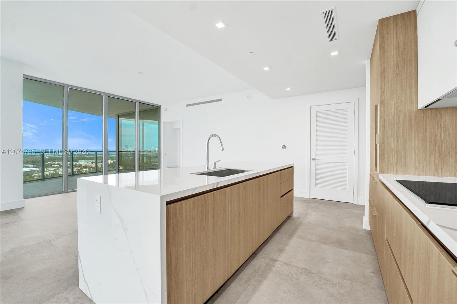 2411 Laguna Circle # 2511, North Miami, FL 33181 photo 4
