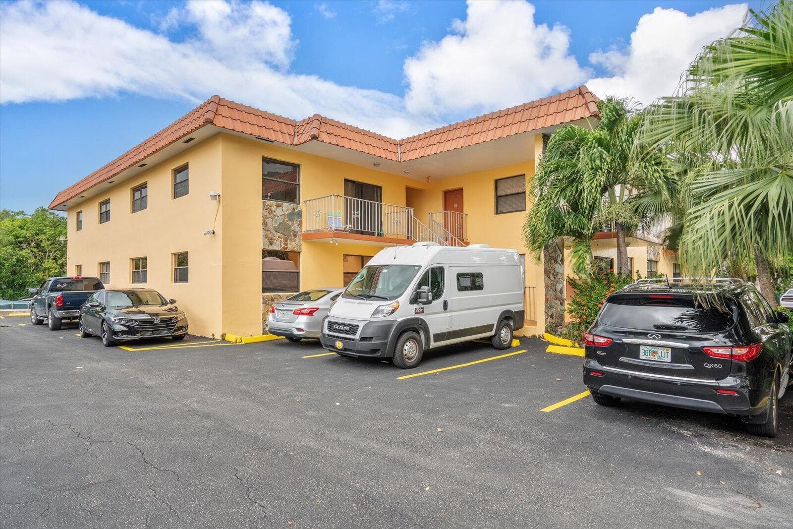 3522 NE 166TH Street # 6, North Miami Beach, FL 33160