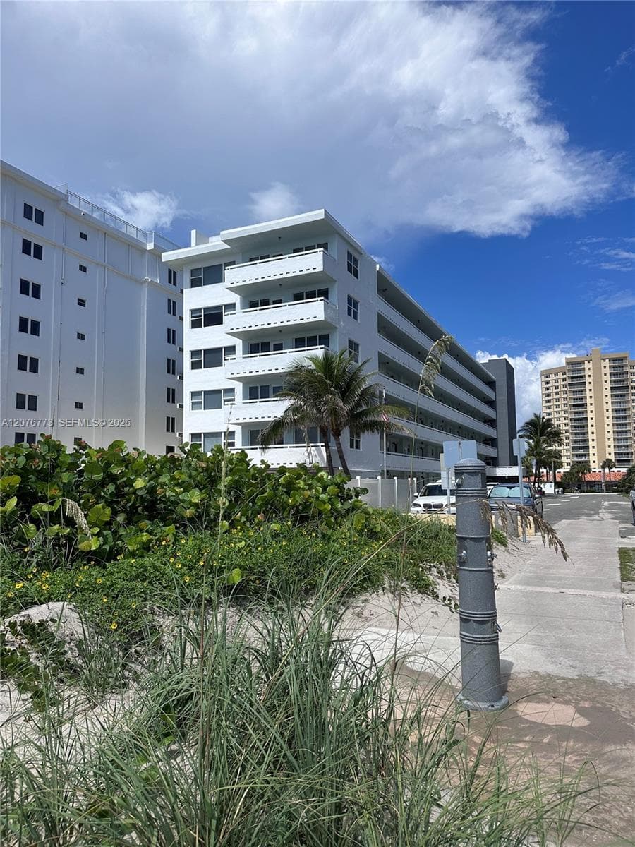 3424 SE 12th St # F5, Pompano Beach, FL 33062 photo 2
