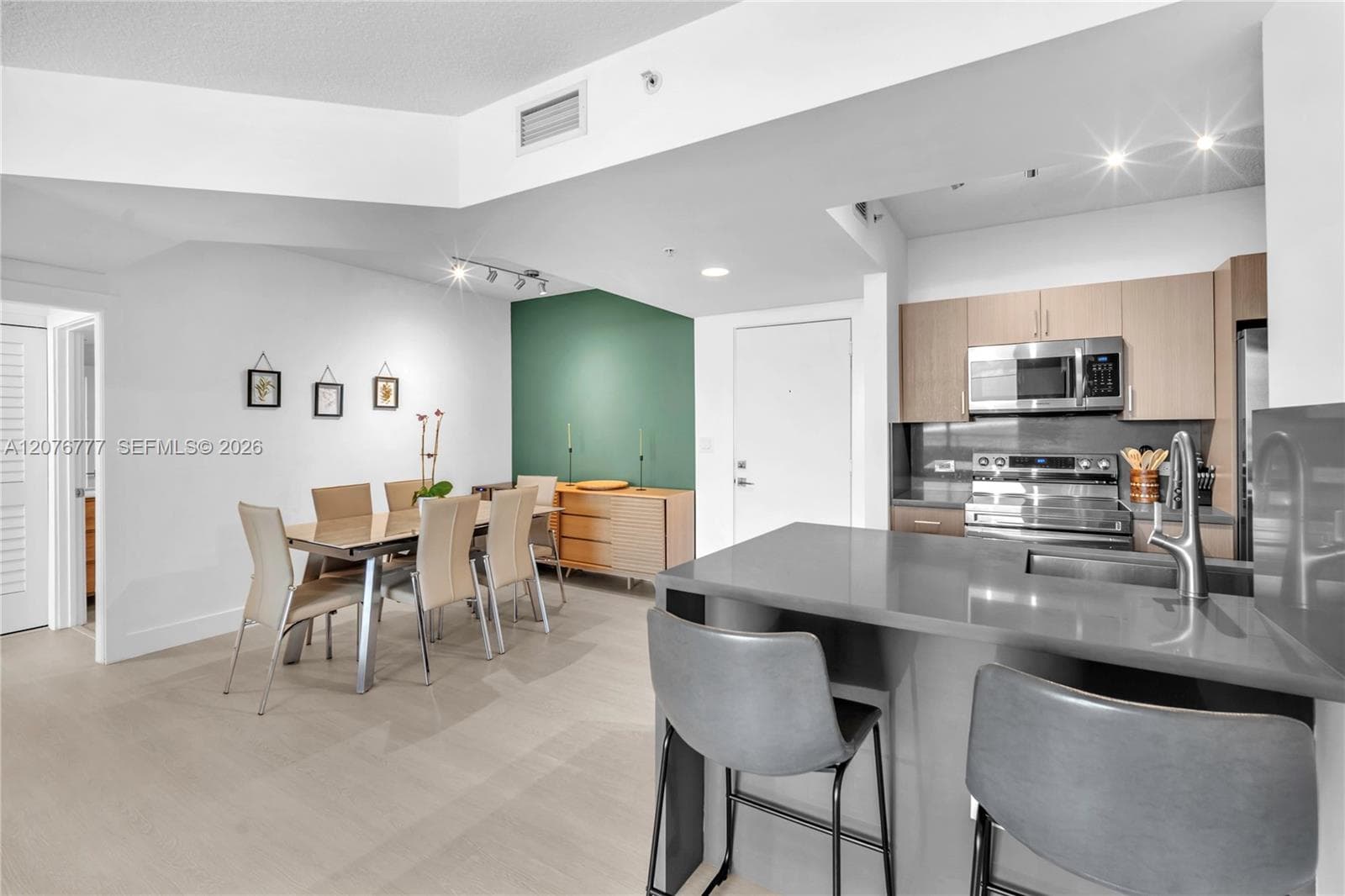 18800 NE 29th Ave # 517 (Fully Renovated), Aventura, FL 33180 photo 4