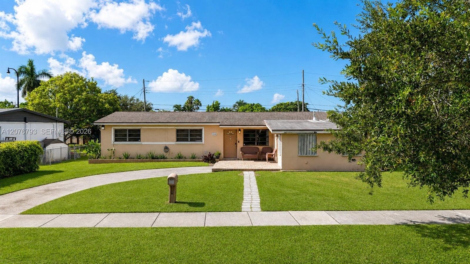 9500 Cutler Ridge Dr, Cutler Bay, FL 33157 photo 2