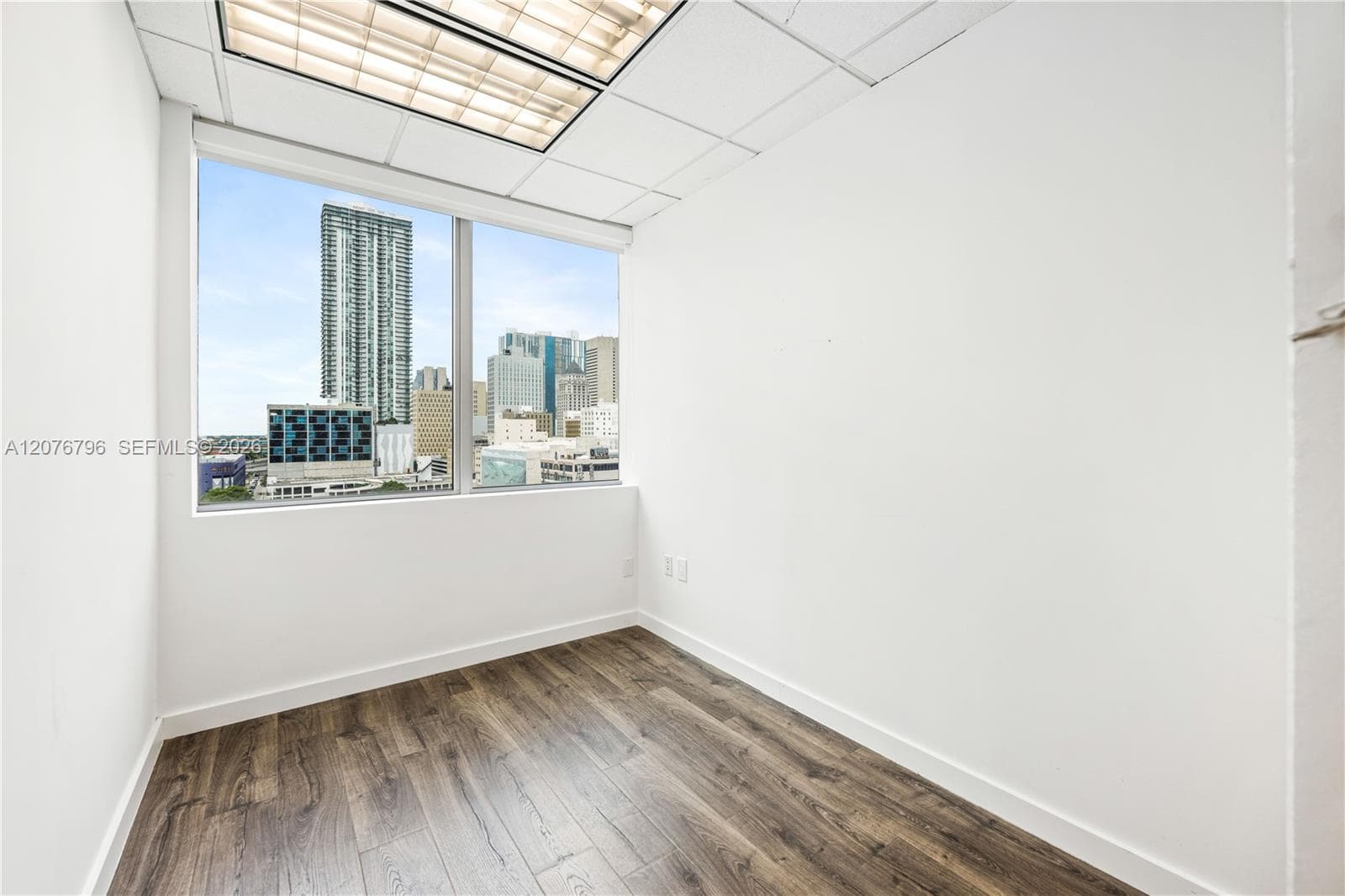 150 SE 2nd Ave # 1010, Miami, FL 33131 photo 3