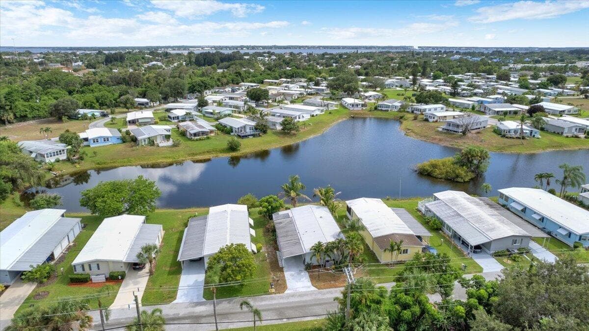 360 NE Jade Circle, Jensen Beach, FL 34957 photo 5