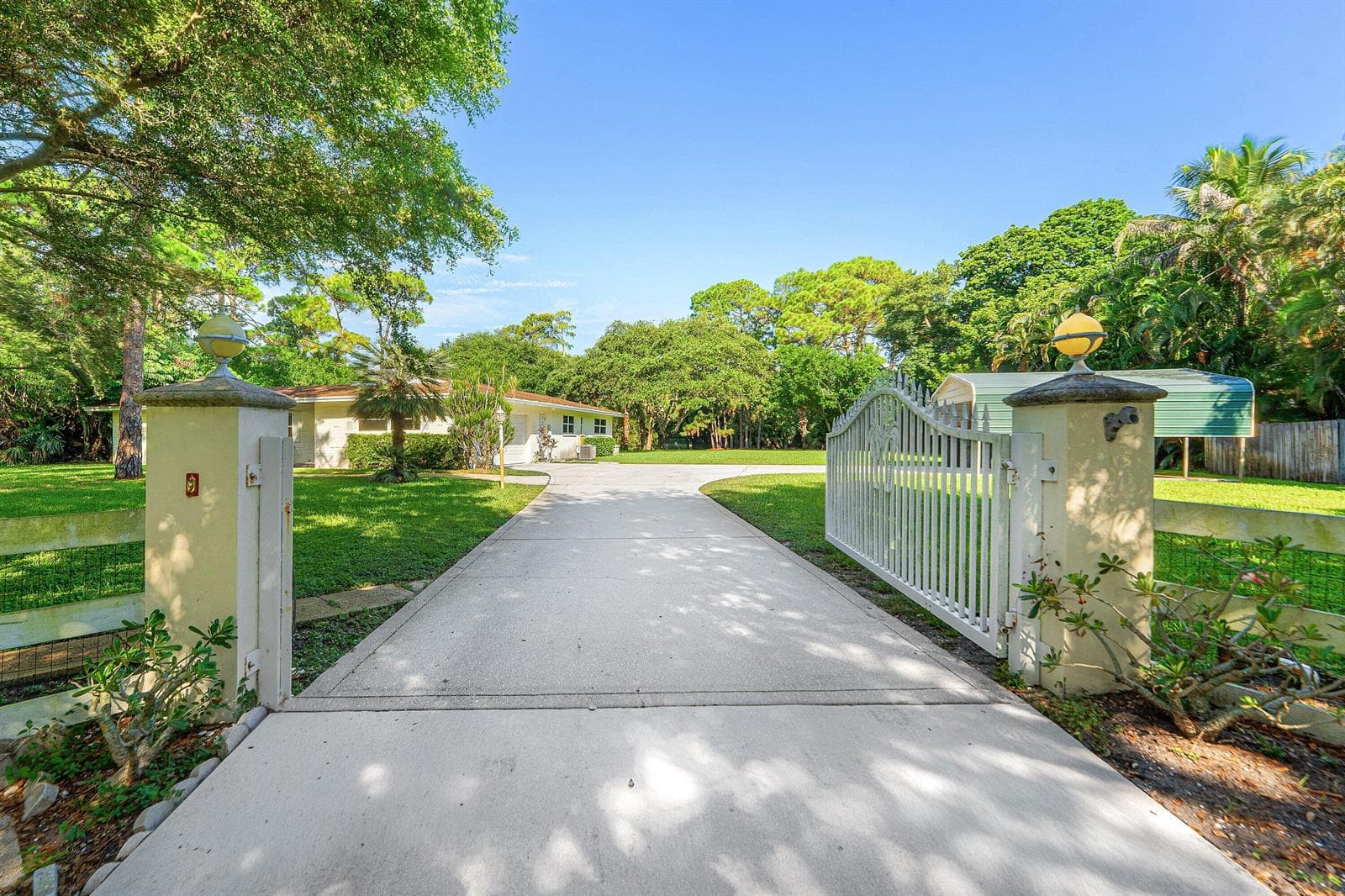 8645 Square Lake Drive, Palm Beach Gardens, FL 33418 photo 2