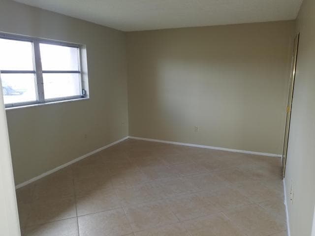 5725 FERNLEY Drive E # 7, West Palm Beach, FL 33415 photo 4