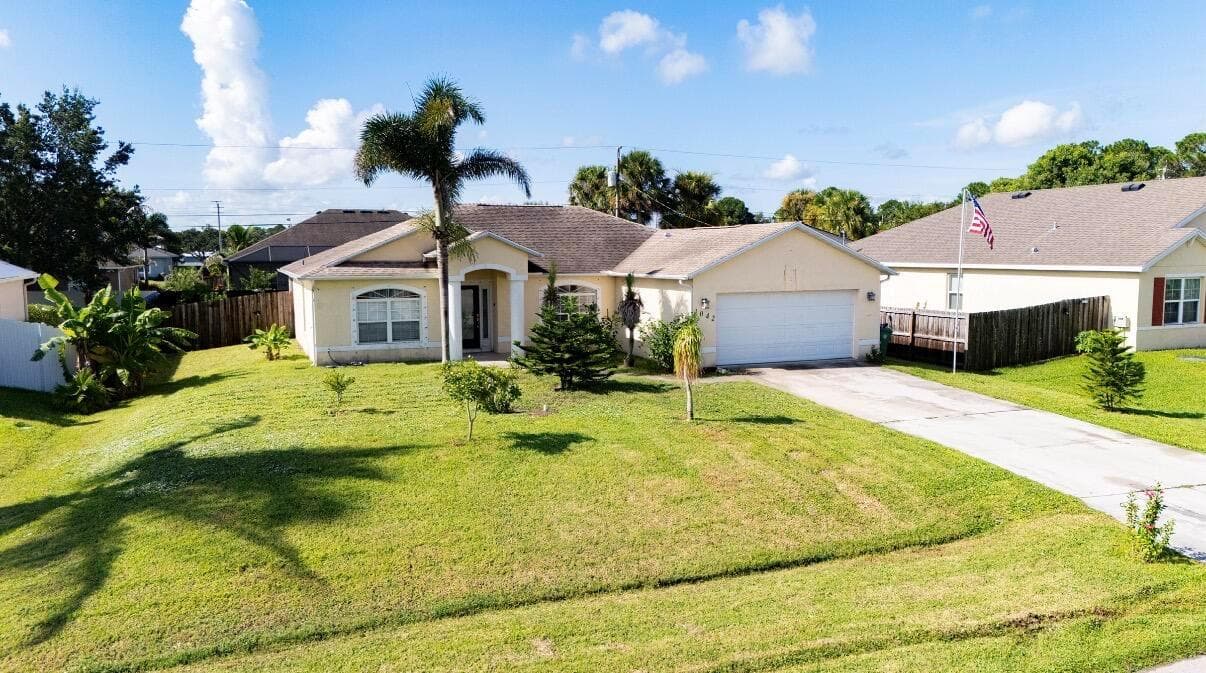 1042 SW Dartmouth Avenue, Port St. Lucie, FL 34953