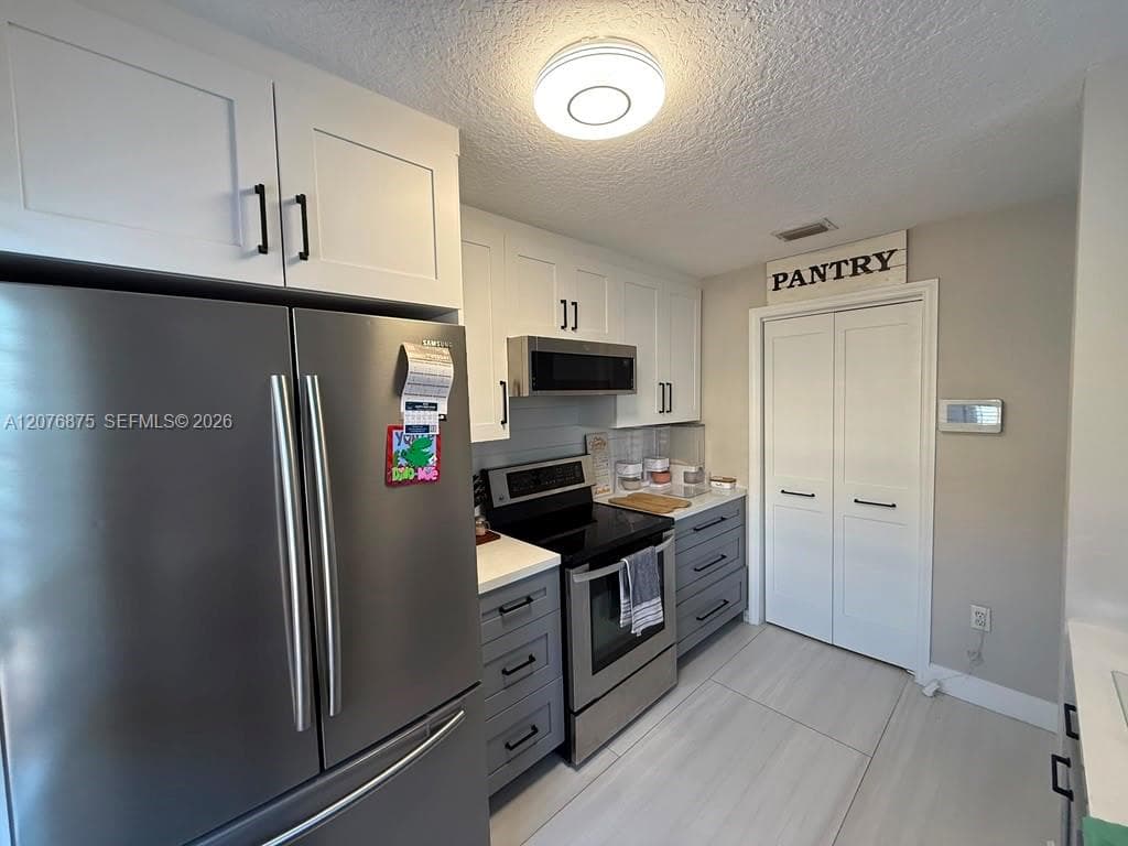 3158 SW 152nd Pl, Miami, FL 33185 photo 4