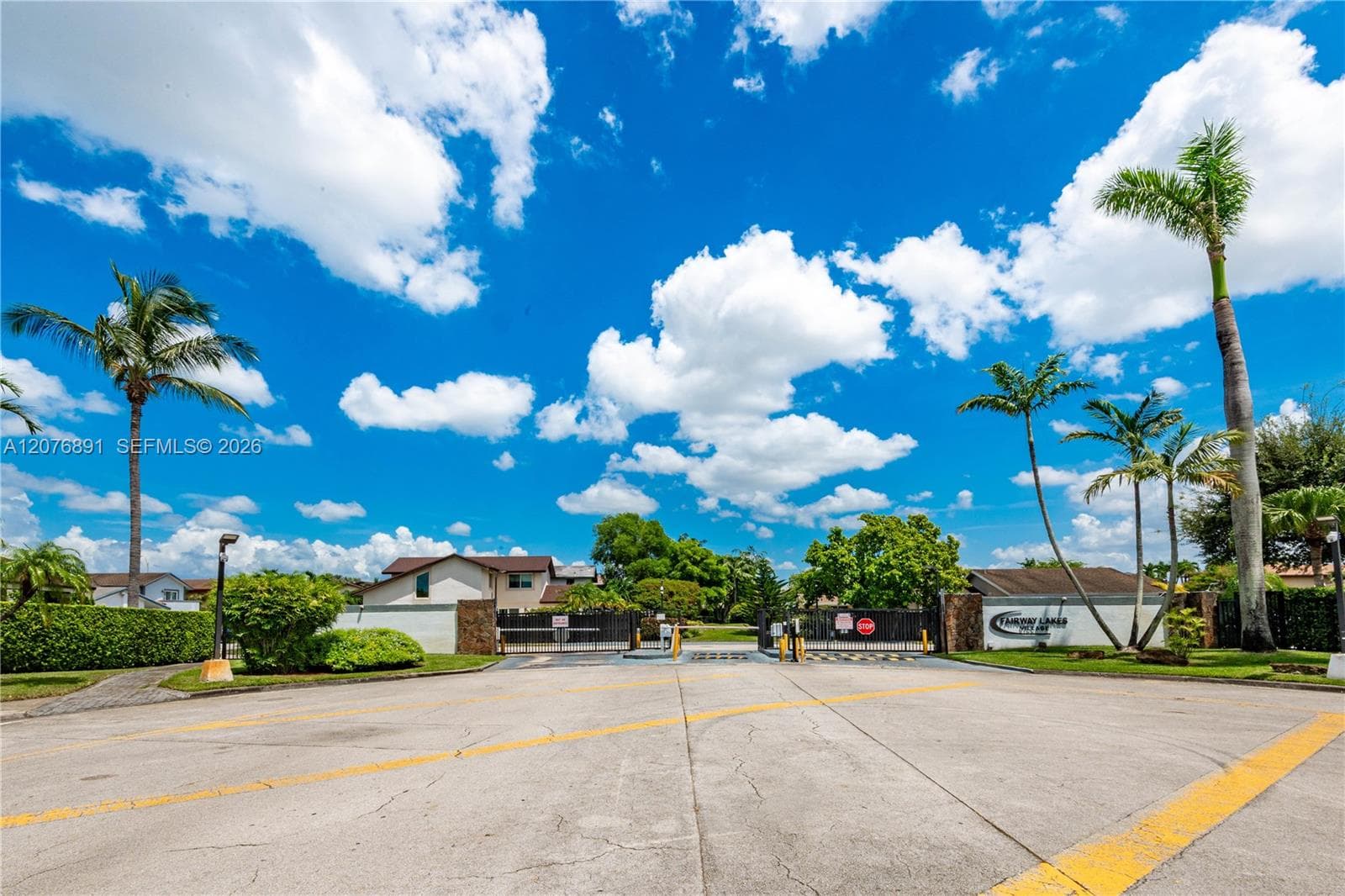 928 NW 106th Ave Cir, Miami, FL 33172 photo 2