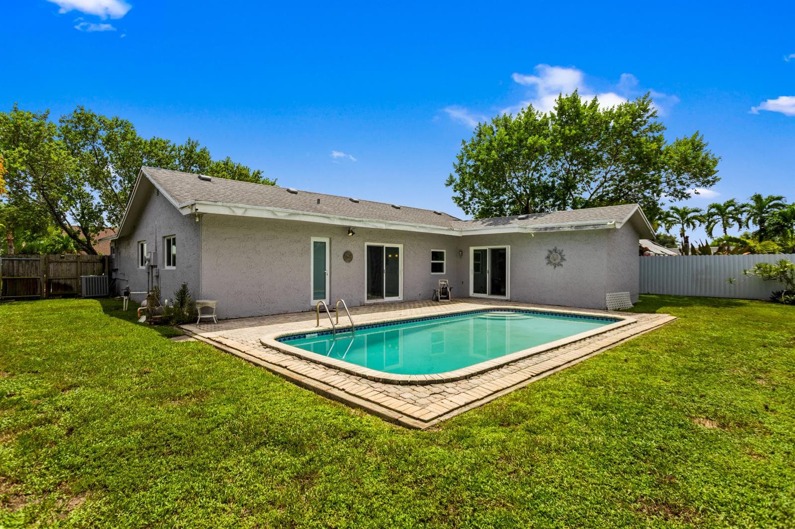 8621 NW 3RD Street, Pembroke Pines, FL 33024 photo 2