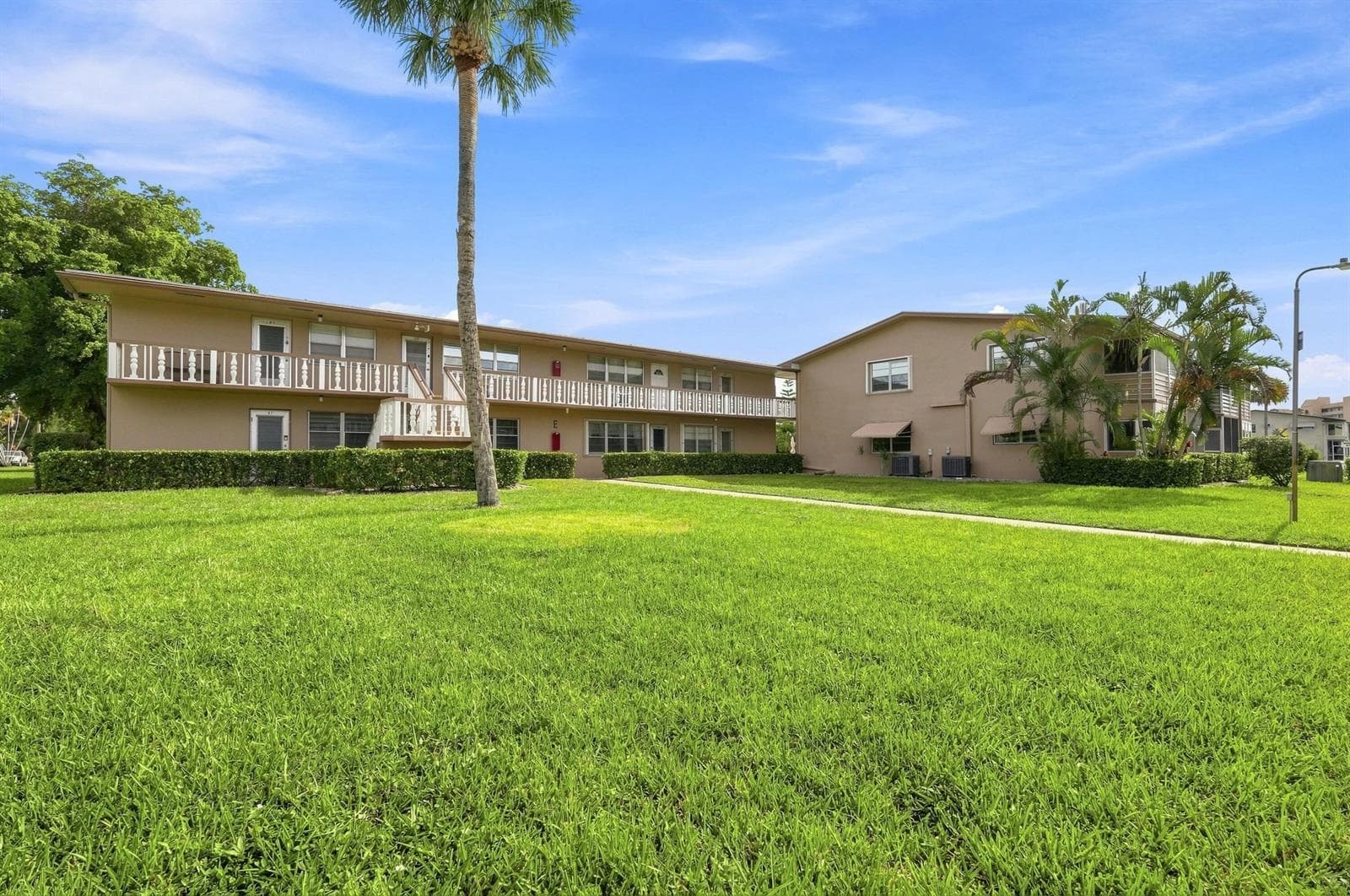 98 Norwich E, West Palm Beach, FL 33417 photo 2