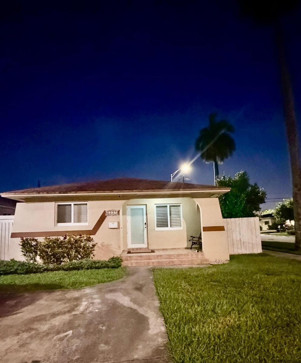 1092 W 32nd Street, Hialeah, FL 33012