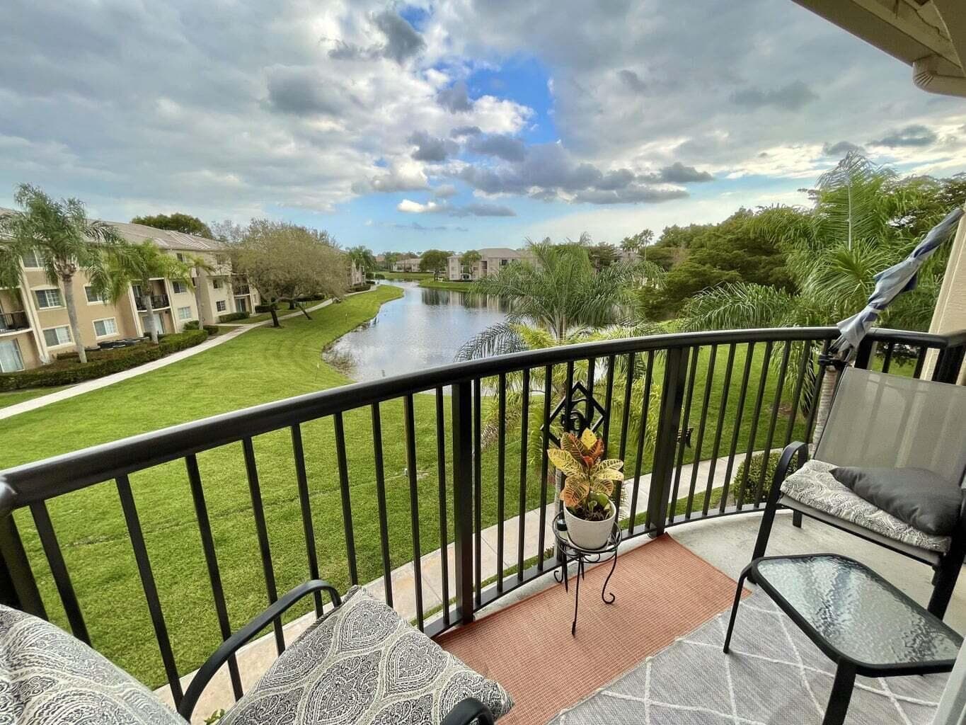 300 CRESTWOOD Court N # 309, Royal Palm Beach, FL 33411