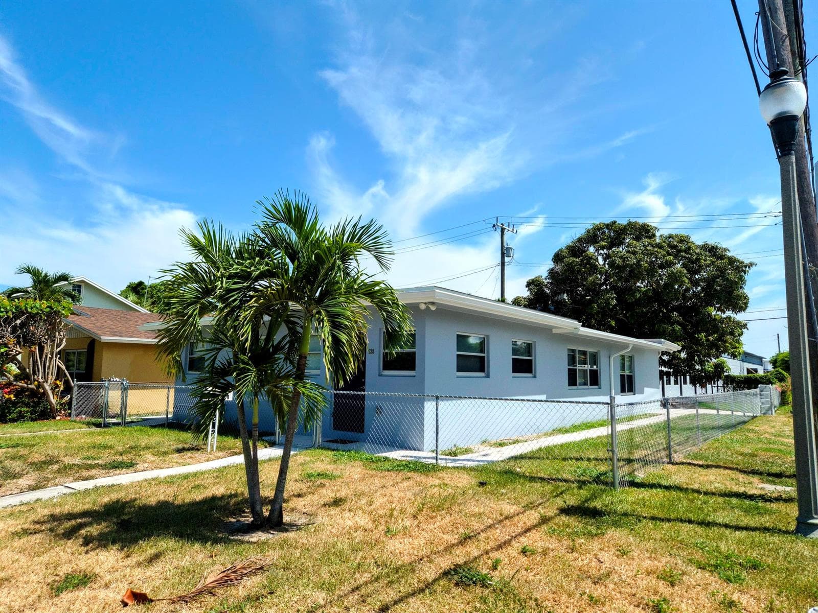 628 Monroe Drive # Front, West Palm Beach, FL 33405 photo 2