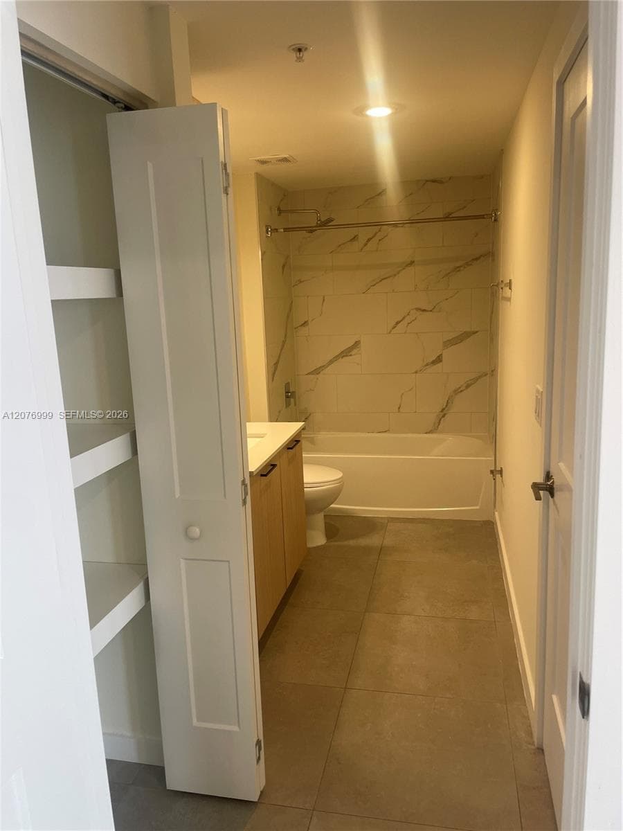 16395 Biscayne Blvd # 1611, North Miami Beach, FL 33160 photo 5