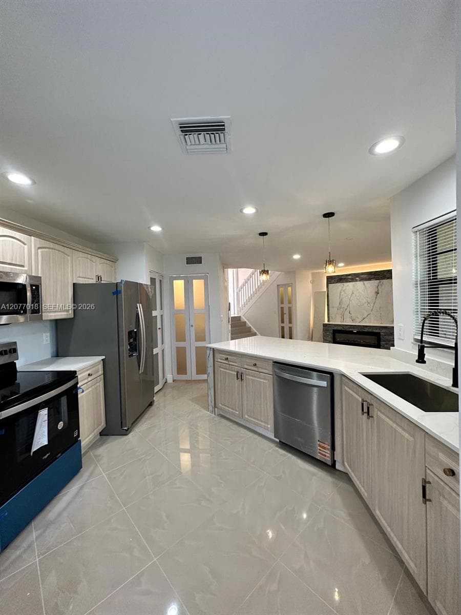 9177 W Sunrise Blvd, Plantation, FL 33322 photo 5