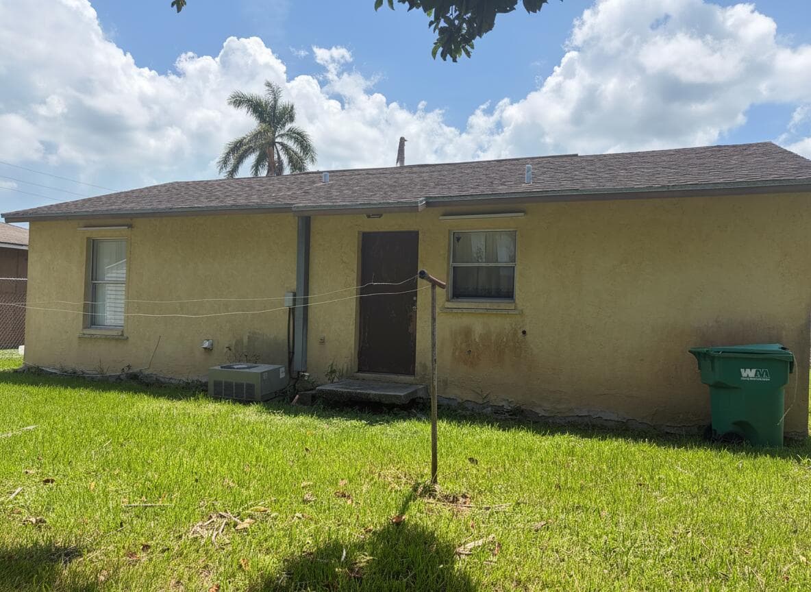 307 Seminole Court, Pahokee, FL 33476 photo 5