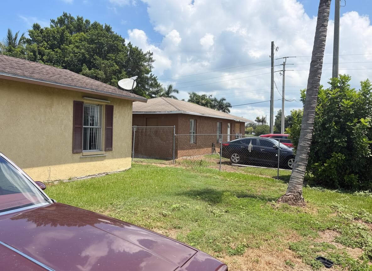 307 Seminole Court, Pahokee, FL 33476 photo 4