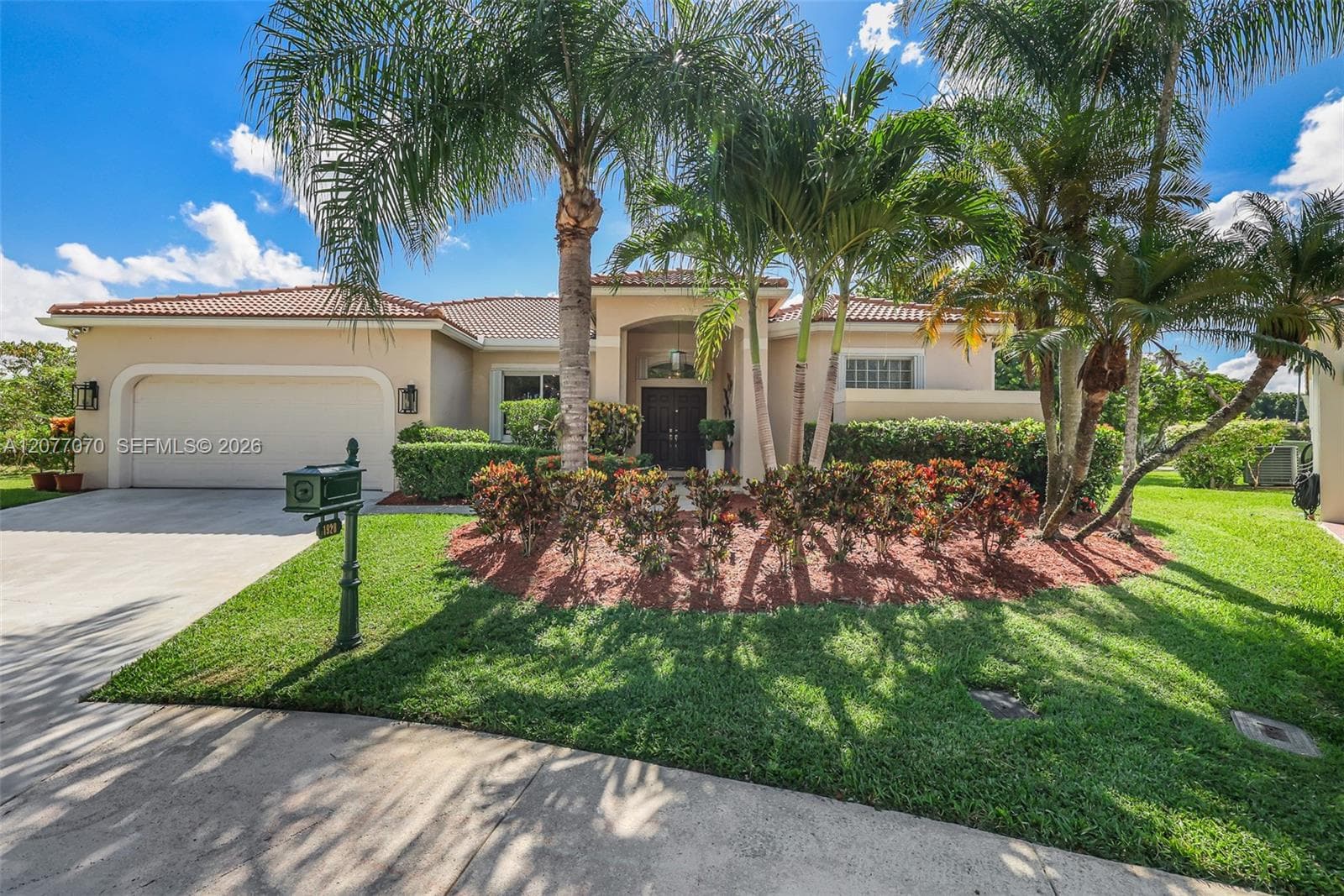 1928 Water Ridge Dr, Weston, FL 33326