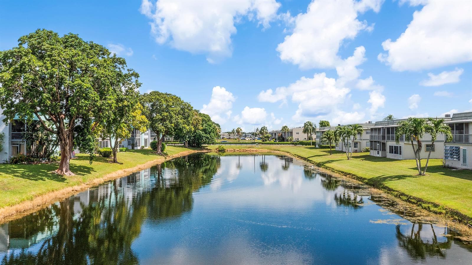 477 Monaco J, Delray Beach, FL 33446 photo 2