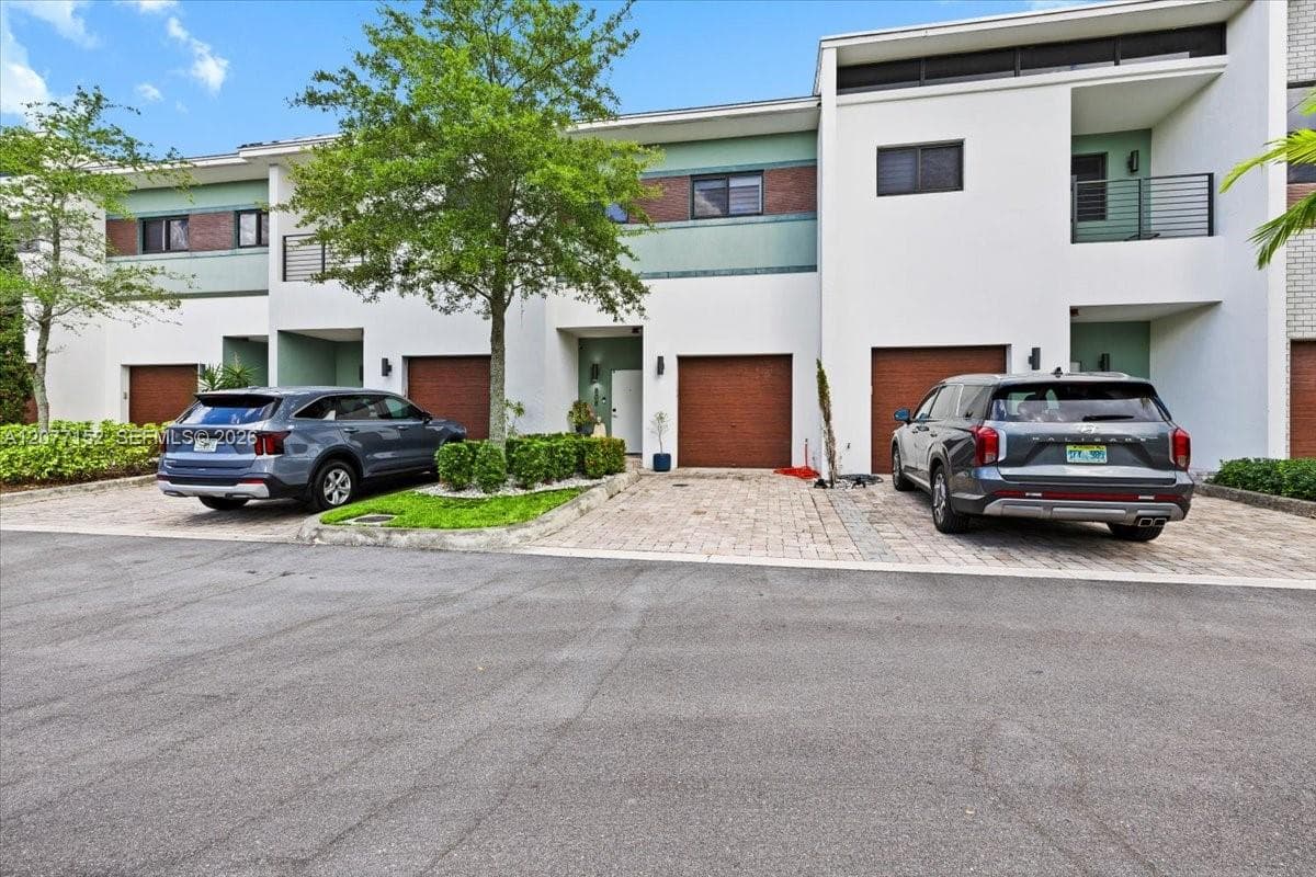 808 NW 44th Ter, Plantation, FL 33317 photo 2