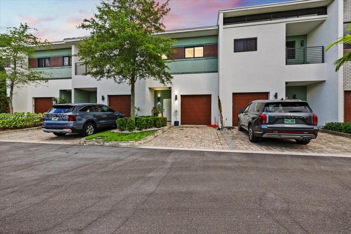 808 NW 44th Ter, Plantation, FL 33317 photo 3