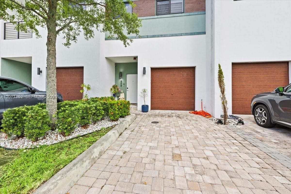 808 NW 44th Ter, Plantation, FL 33317 photo 4