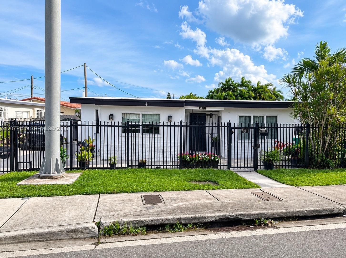 6060 NW 7th St, Miami, FL 33126