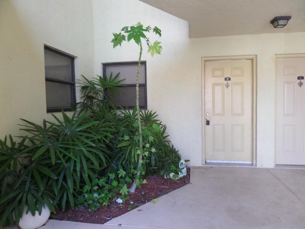 1524 LAKE CRYSTAL Drive # B, West Palm Beach, FL 33411 photo 2